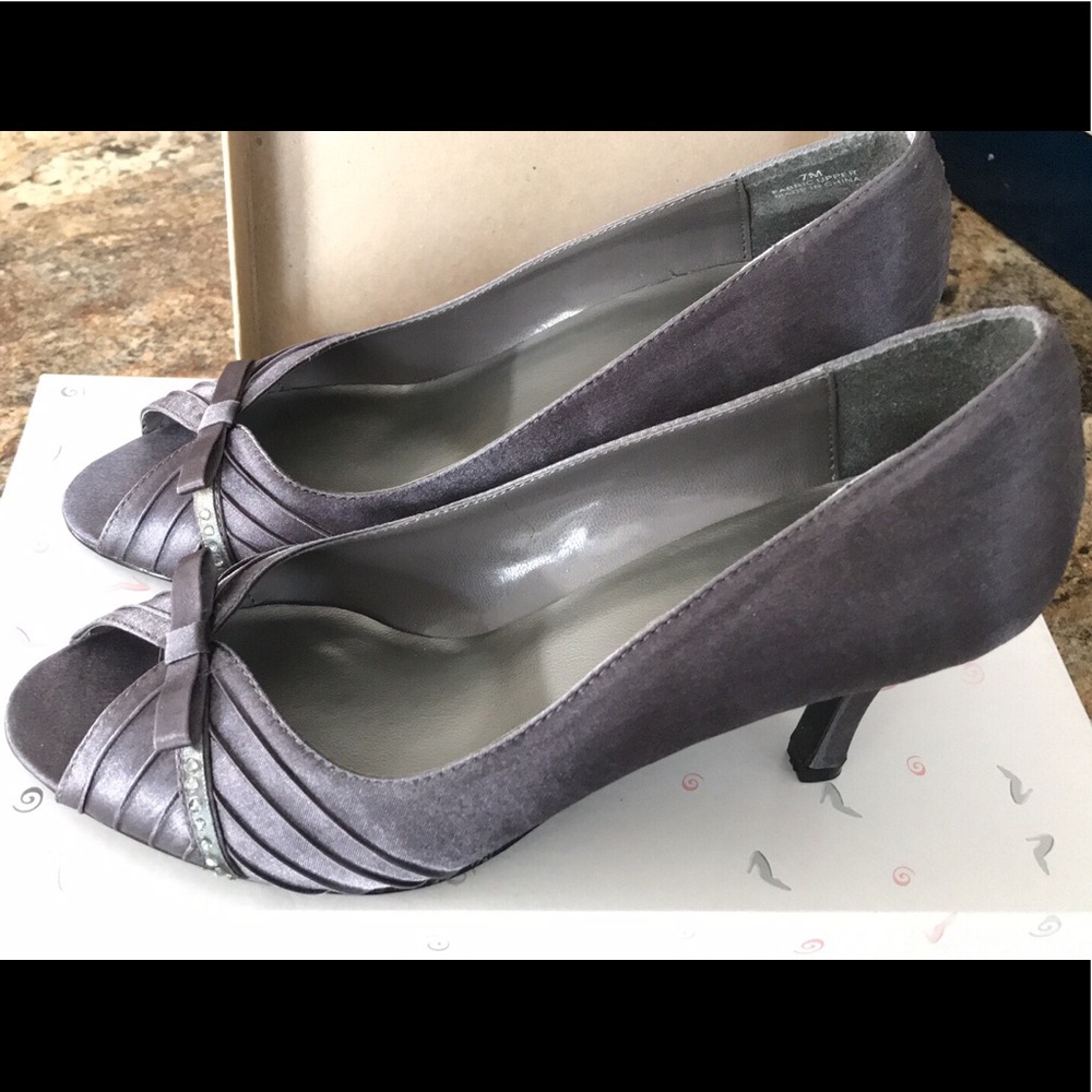 Dress barn steel grey perp toe heels